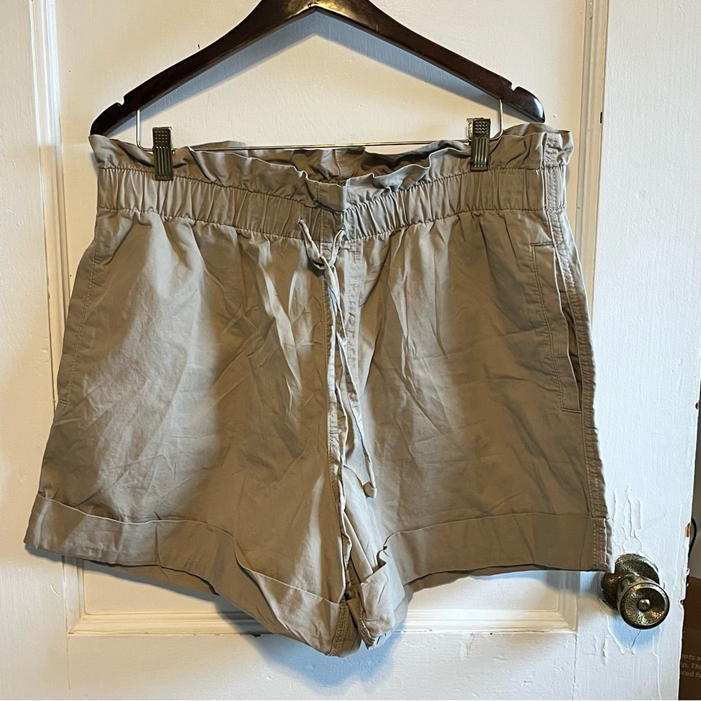 Abercrombie & Fitch High Waist Khaki Shorts